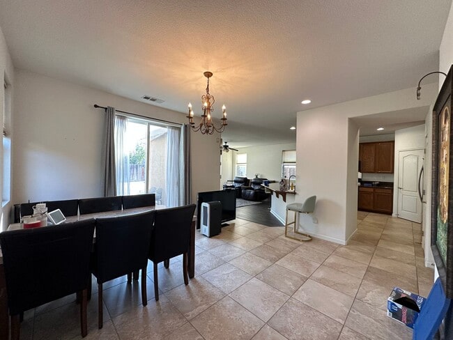 Building Photo - 3 Bedroom Rosemont Home