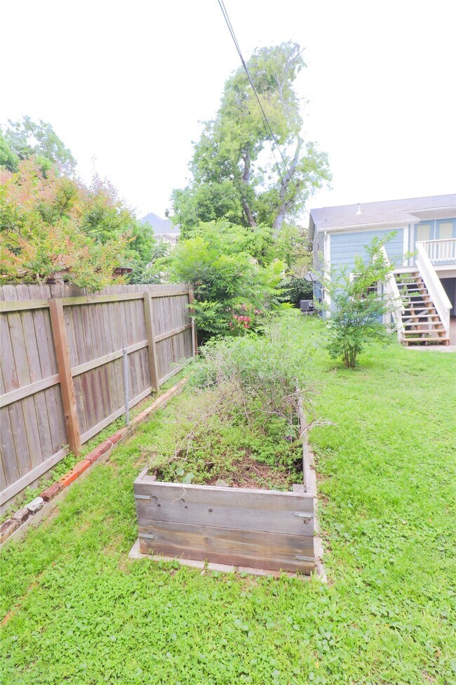 Building Photo - 3012 Avenue O 1/2