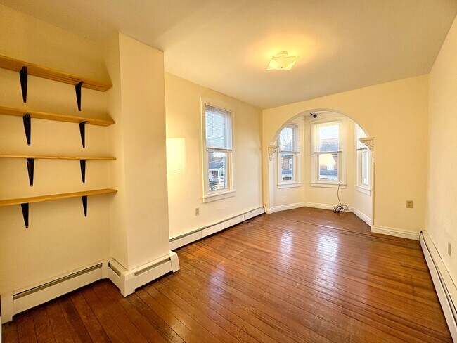 Building Photo - 519-5195 S Market St