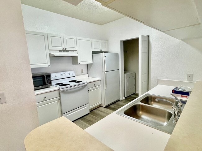 Building Photo - Barksdale 2 Bed / 2 Bath