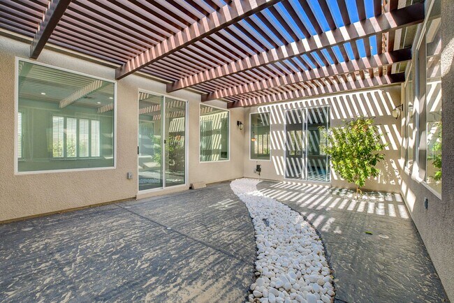 Building Photo - Anthem country Club Golf Community Beauty