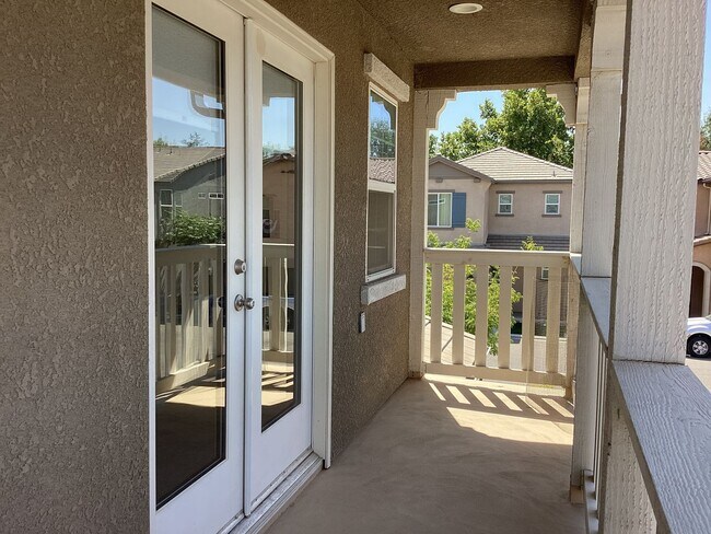 Building Photo - 2573 Daisy Dr