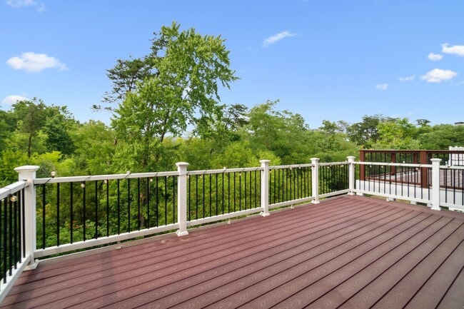 Building Photo - *Luxury, 4-level Broadlands town home zoned for the most desired schools in Ashburn (Mill Run/Eag...