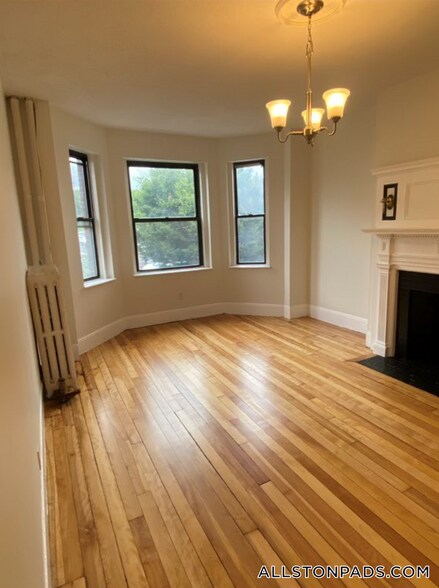 Building Photo - 10 Glenville Ave