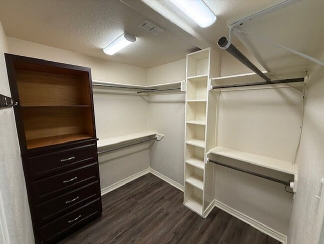 Building Photo - Ranchway Condominiums