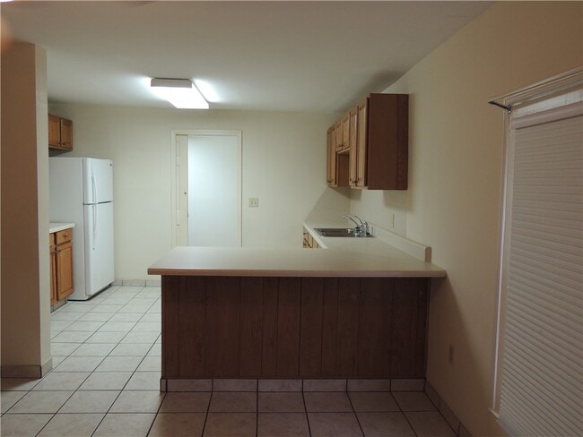 Building Photo - 803 Kings Rd