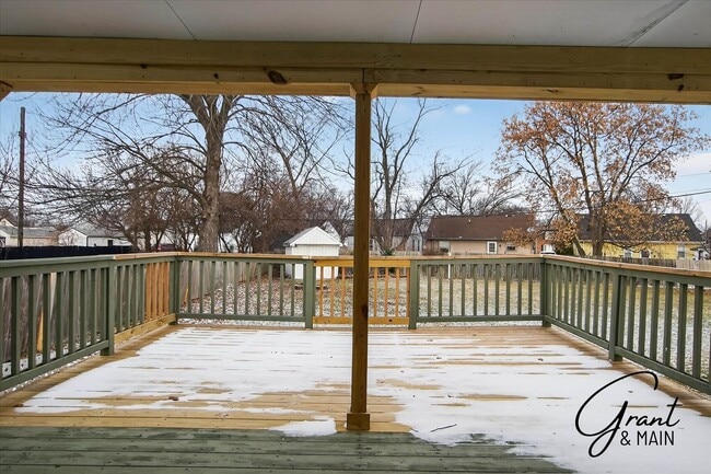 Building Photo - 3 bedroom 2 bath