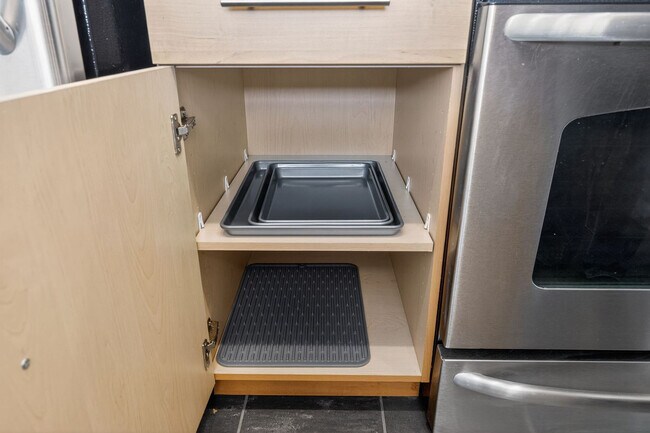 Building Photo - 33 Park View Ave