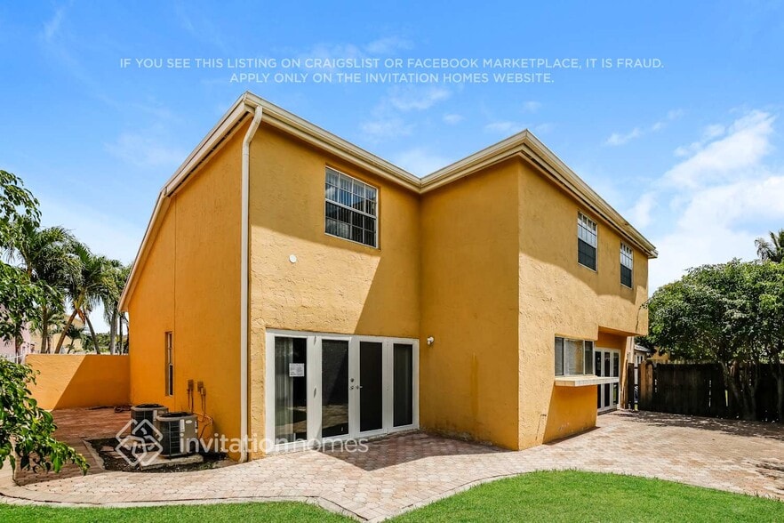 Building Photo - 9436 SW 146th Ct