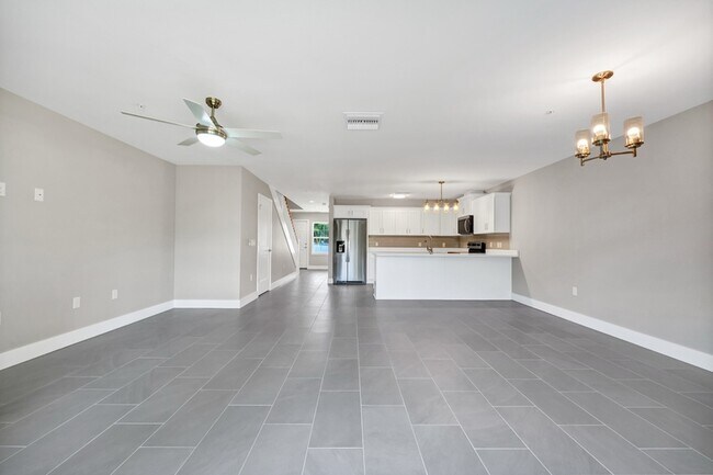 Building Photo - 37 SE 15th Terrace