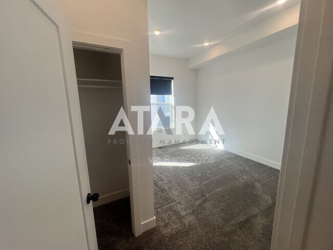 Building Photo - 909 Euclid Ave