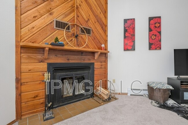 Building Photo - 384 Explorer Ct