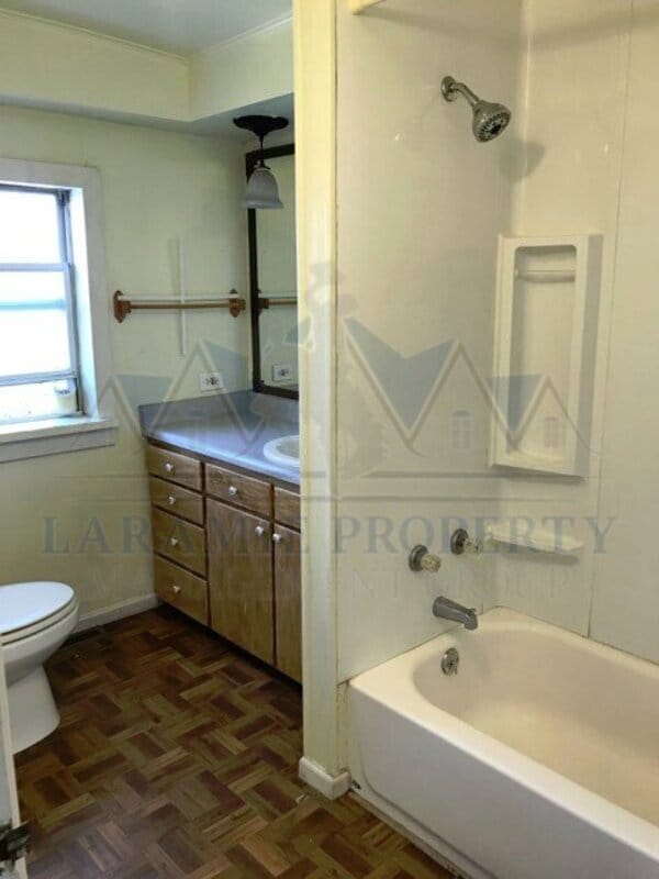 Building Photo - 911 E Steele St