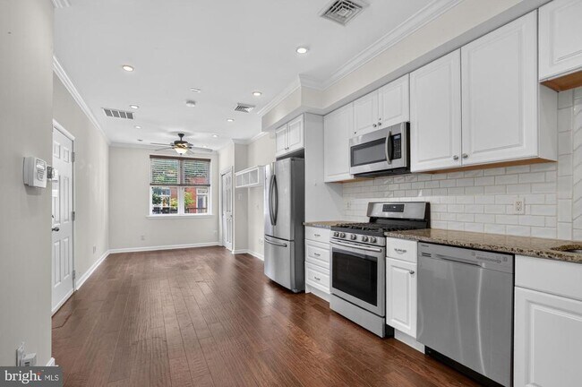 Building Photo - 4435 Sansom St