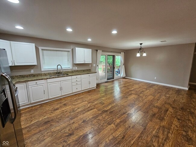 Building Photo - 945 Fox Hill Dr
