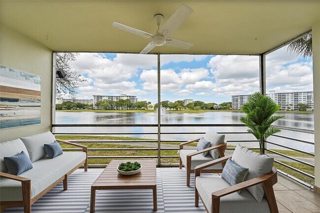 Primary Photo - 2801 N Palm Aire Dr