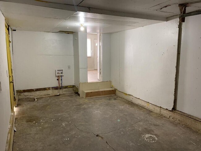 Building Photo - 6100 Jacks Ave