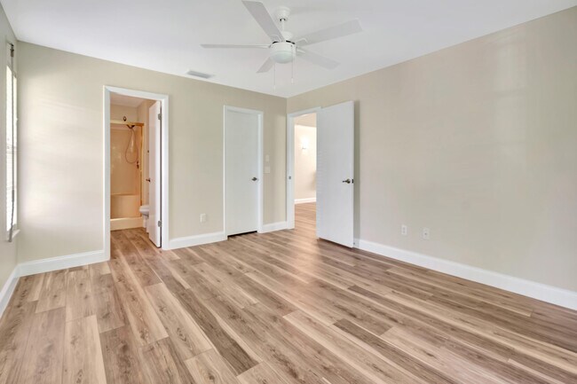 Building Photo - 8356 SE Croft Cir