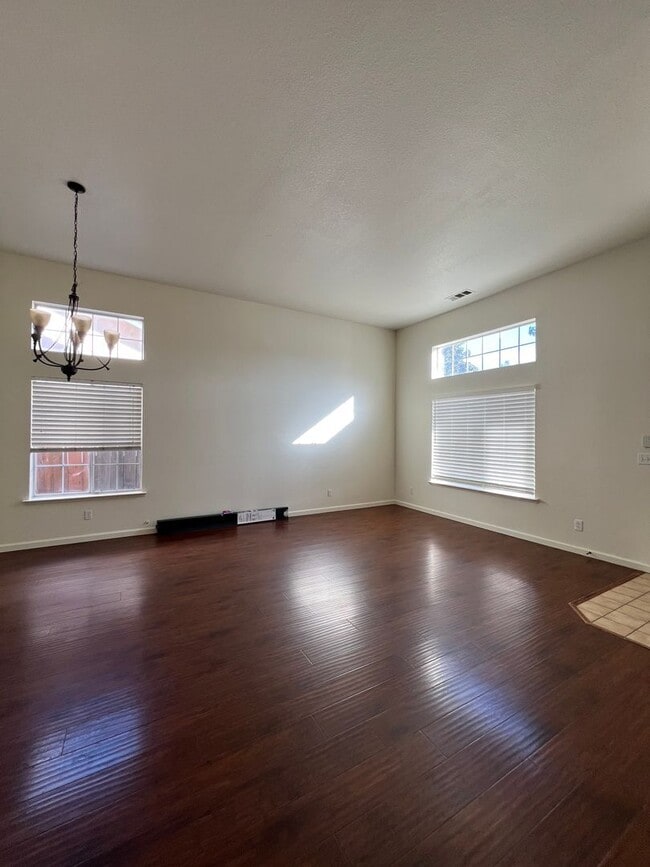 Building Photo - ***COMING SOON!!*** LOS BANOS HOME