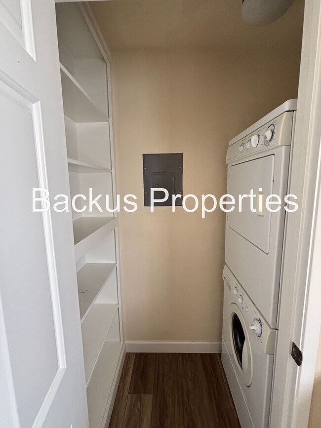 Building Photo - Nice two bedroom condo in Westwood gated community