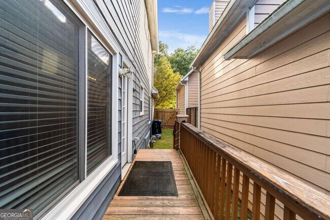 Building Photo - 529 Eastland Dr