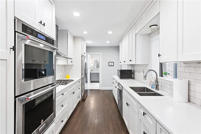 Building Photo - 1257 Briar Hills Dr NE