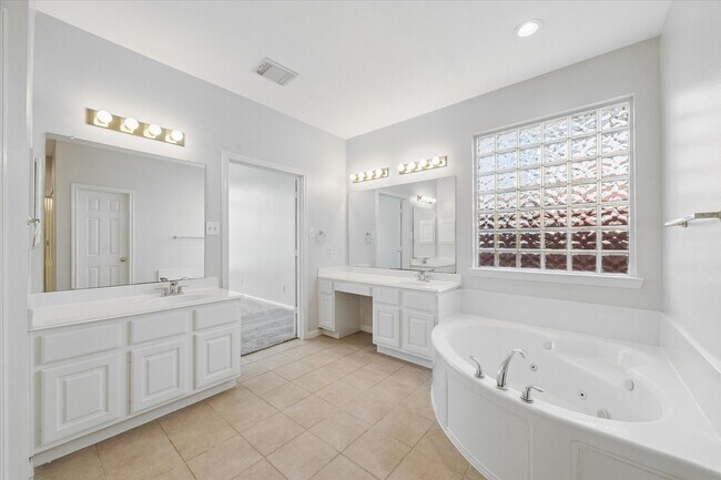 Building Photo - 12019 Costa Del Rey Ct