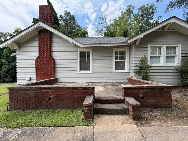 Building Photo - 2/2 House in Old East Rome $1,450