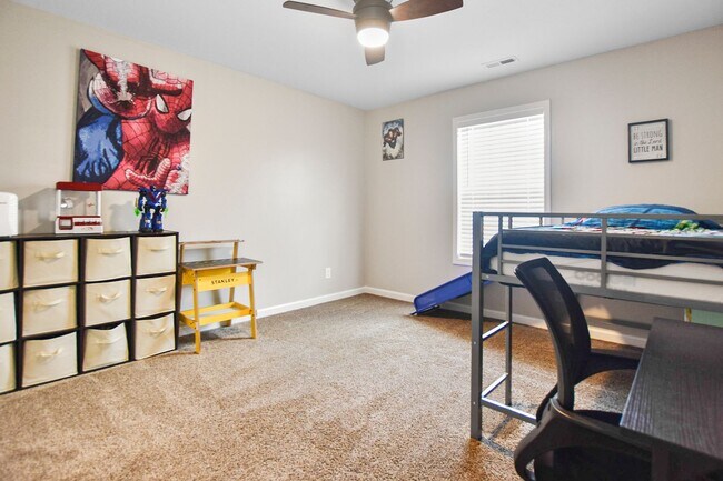 Building Photo - Pet Friendly Four Bedroom!