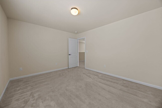 Building Photo - 4320 Lyman Ave