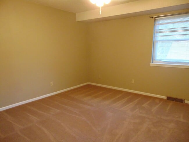 Building Photo - Inviting 3 Bed 2 Bath House