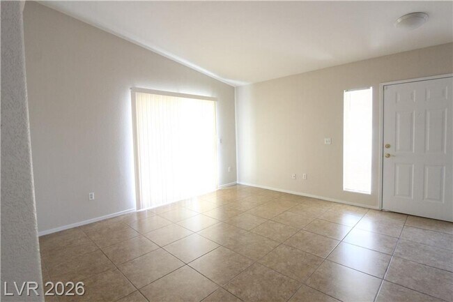 Building Photo - GATED 2 BED/2BATH CONDO IN NORTH LAS VEGAS
