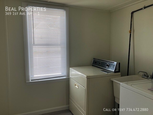 Building Photo - 369 1st Ave