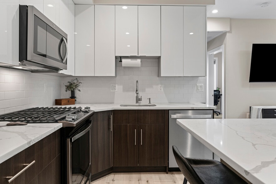 Kitchen - 818 Kennedy St NW