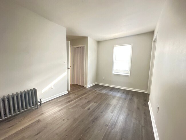 Building Photo - 2 Bedroom Unit Close to Downtown
