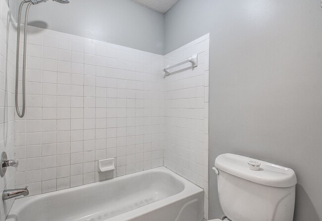 Building Photo - 9461 Hickory Dr