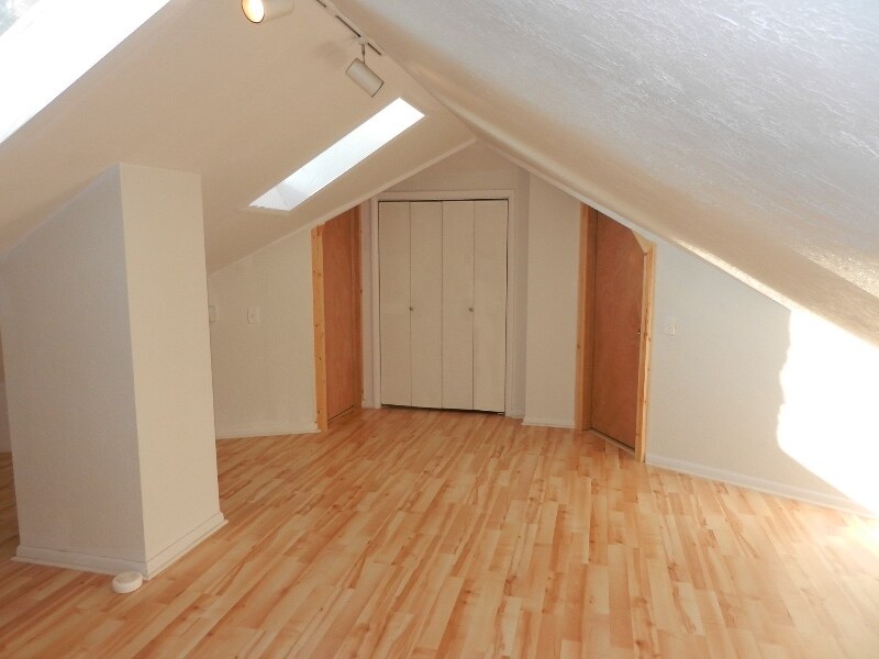 Building Photo - 632 S Loomis Ave