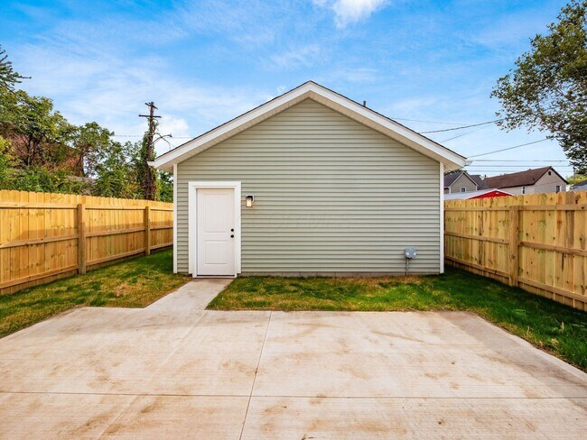 Building Photo - 166 Wisconsin Ave