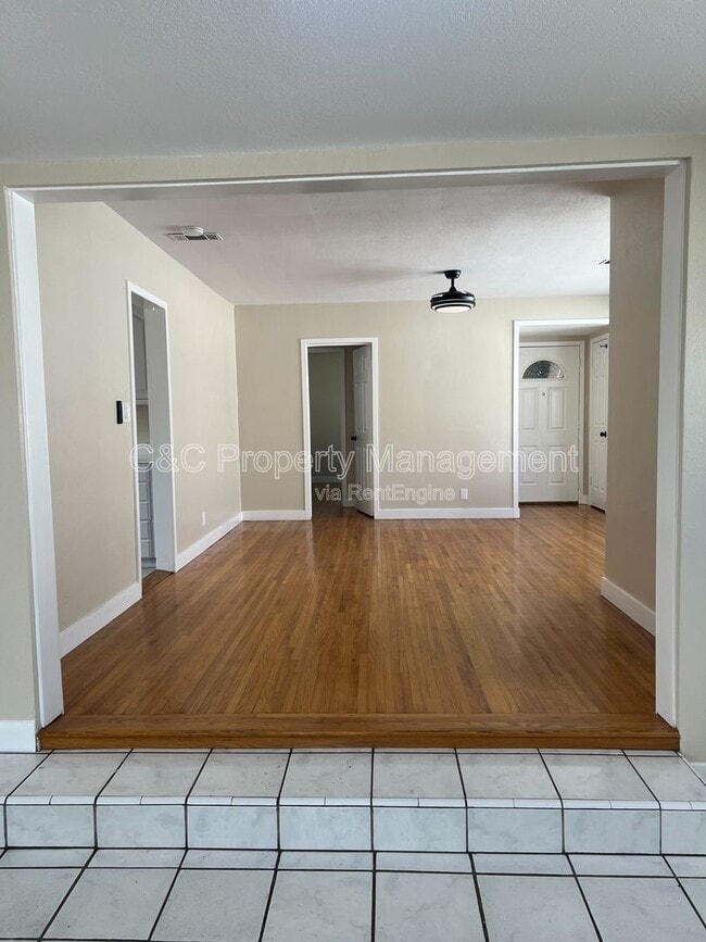 Building Photo - 10532 La Mirada Blvd