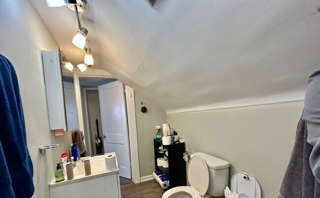 Building Photo - 5 Bedrooms for 2026-27 School Year