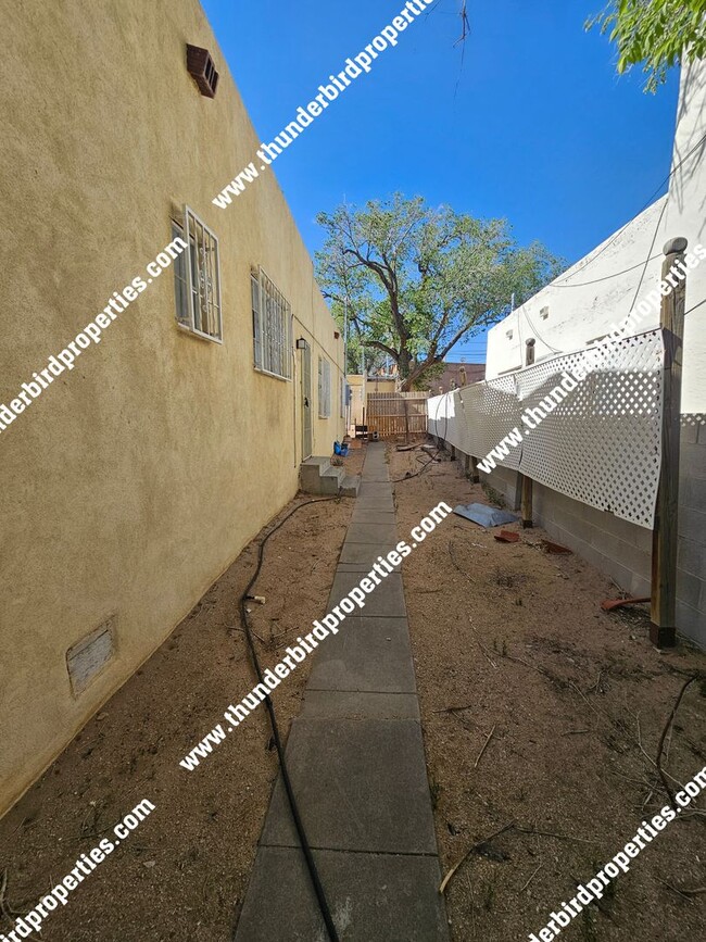 Building Photo - 1622 Coal Ave SE