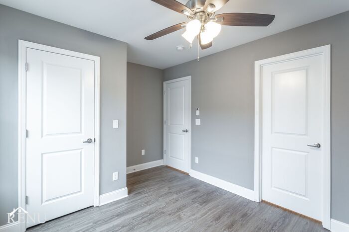 Building Photo - 2322 E 18th St Pl