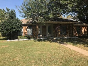 Building Photo - STELLAR HOME IN CROSS CREEK!