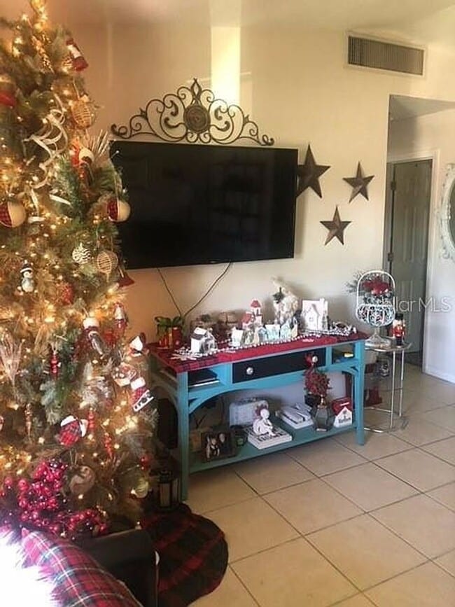 Building Photo - 1ST MONTH FREE RENT 3 Bed 1 Bath Home | Pet Friendly | Washer Dryer Hook Ups | Section 8 Welcome