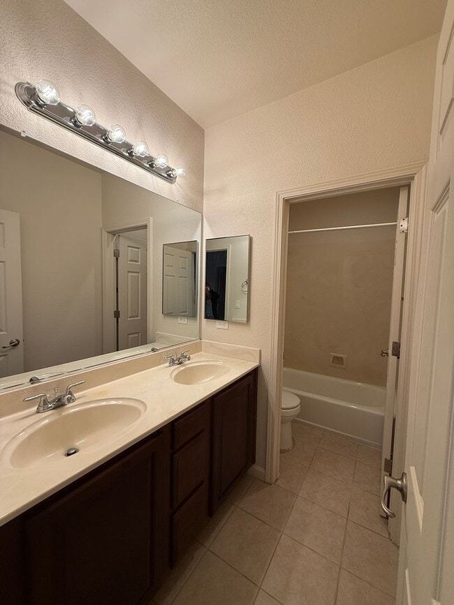 Building Photo - Beautiful single story 3 bedroom, 2 bath home with nearly 1900 sq ft of living space.