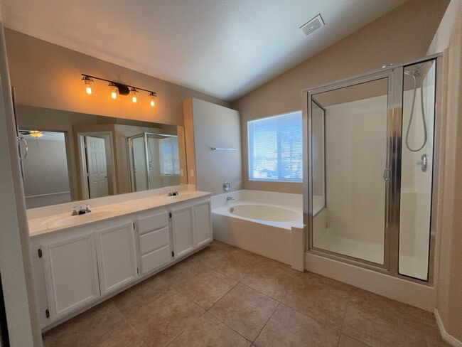 Building Photo - This is where comfort and style meet - This spacious 3-Bedroom, 2.5 bath home is waiting to be ca...