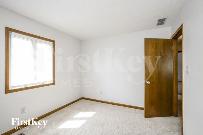 Building Photo - 621 White Pine Dr