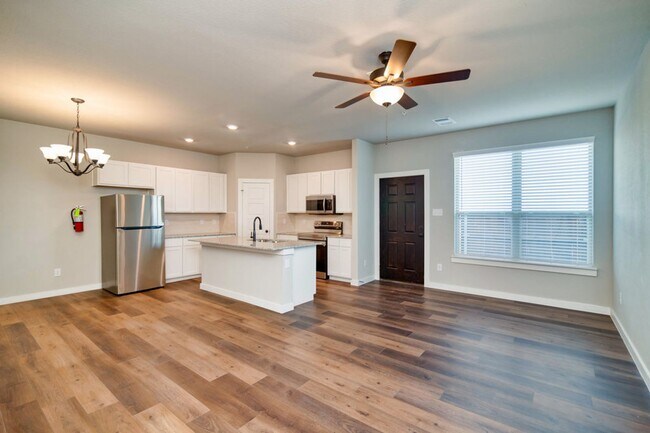 Building Photo - GORGEOUS 2 BEDROOM FOUR PLEX LOCATED IN MI...