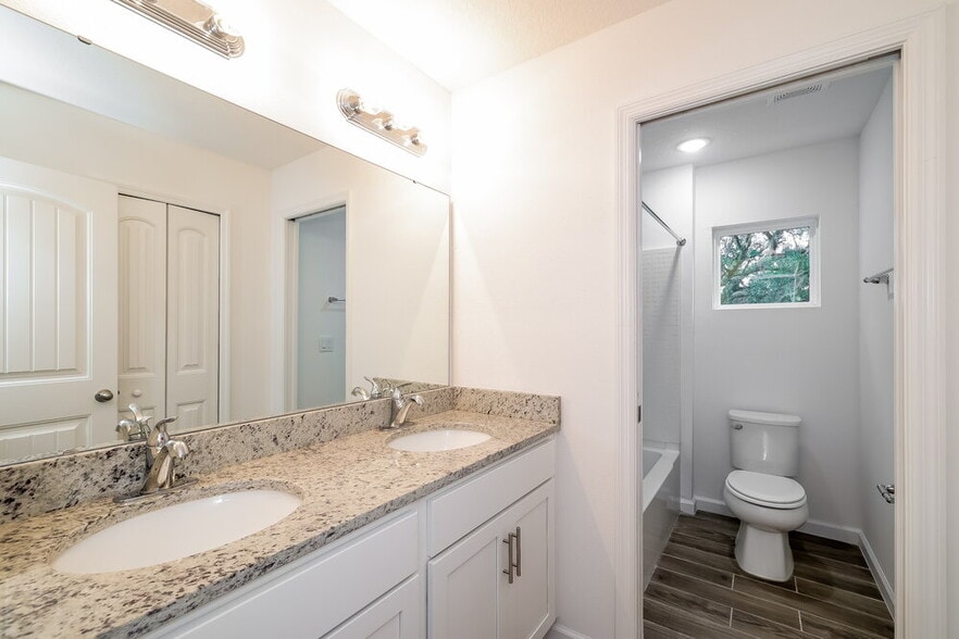 Building Photo - 451 Martigues Dr