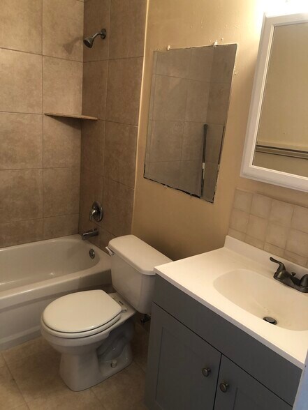 Building Photo - 805 Foresteria Dr